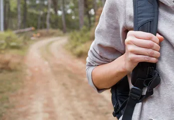 summer-camp-teen-hiking